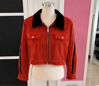 Cazadora naranja con cremallera