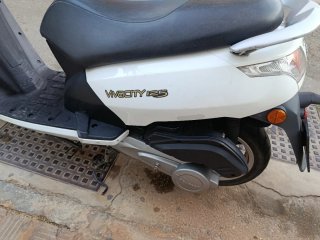 Moto Scooter Vivacity 125 Blanca