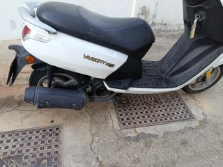 Moto Scooter Vivacity 125 Blanca