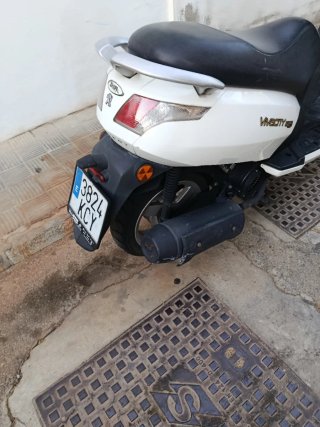 Moto Scooter Vivacity 125 Blanca