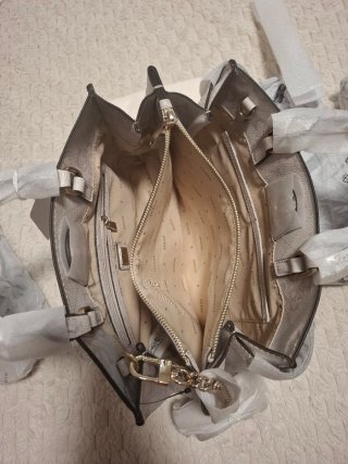 Bolso Guess Beige y Dorado