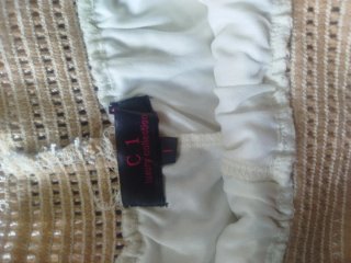 Conjunto de encaje beige y blanco