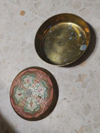 Cajita antigua decorada