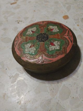 Cajita antigua decorada