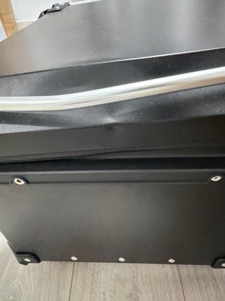 Maleta de Moto Aluminio Negra 65L para Casco