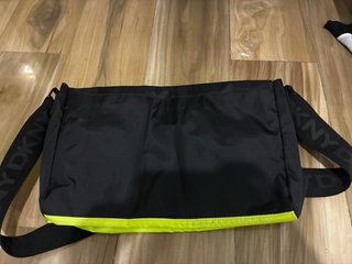 Bolso Hombro DKNY Negro y Amarillo