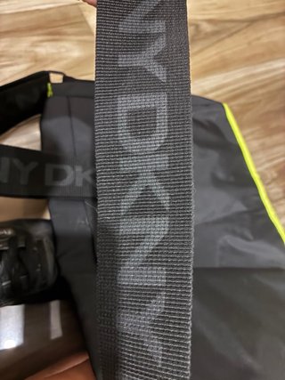 Bolso Hombro DKNY Negro y Amarillo