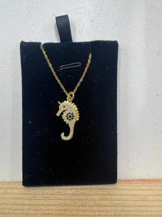 Collar caballito de mar con circonitas