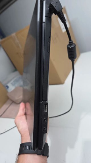 Portátil Fujitsu i7 - 8gb - 220ssd *defectuoso*