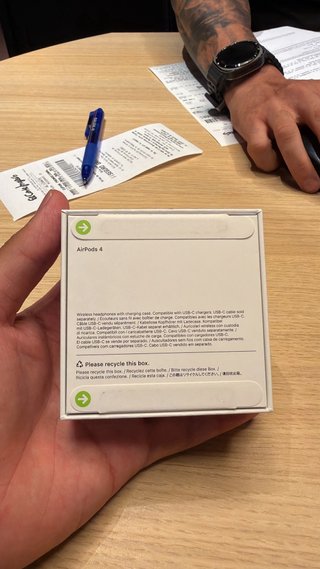 AirPods 4 Apple Blancos. Comprados 18-08 con ticke