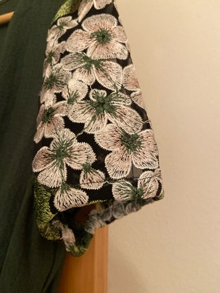 Vestido verde Desigual con estampado floral