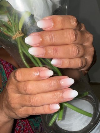 Servicio a domicilio de uñas de gel y acrílicas