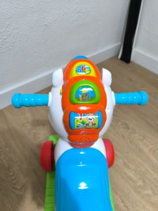 Caballo correpasillos y balancín Clementoni