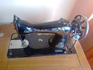 Máquina de coser Singer antigua