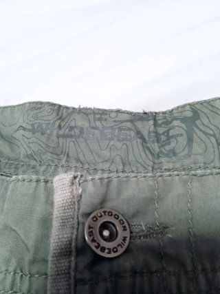 Talla 46.Pantalones Multibolsillos Verde Oscuro.