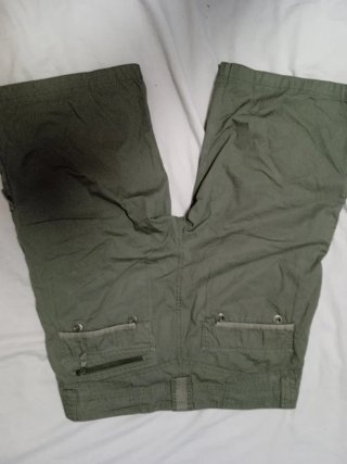 Talla 46.Pantalones Multibolsillos Verde Oscuro.