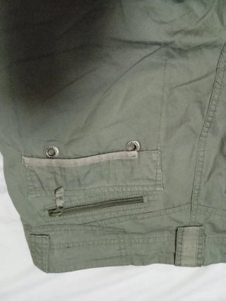 Talla 46.Pantalones Multibolsillos Verde Oscuro.