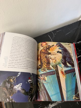 Libro Monstruos Gigantes Del Cine Japonés - Octavi