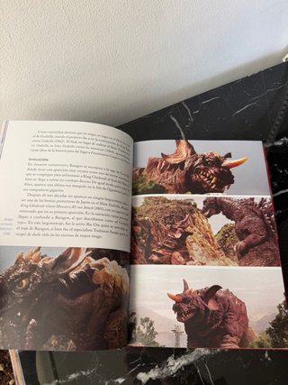 Libro Monstruos Gigantes Del Cine Japonés - Octavi