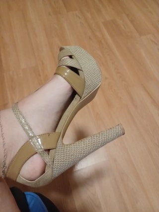 Sandalias de tacón beige