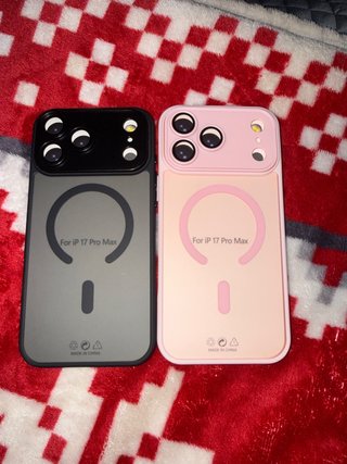 Se venden fundas iPhone 17 Pro Max.