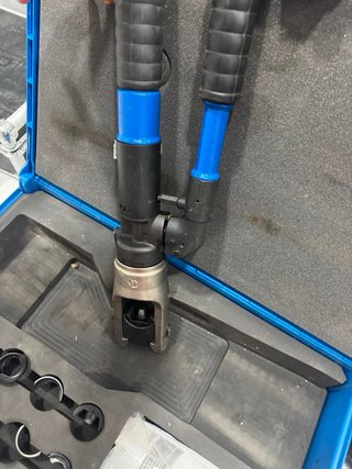 Prensa Hidráulica con Accesorios Cembre