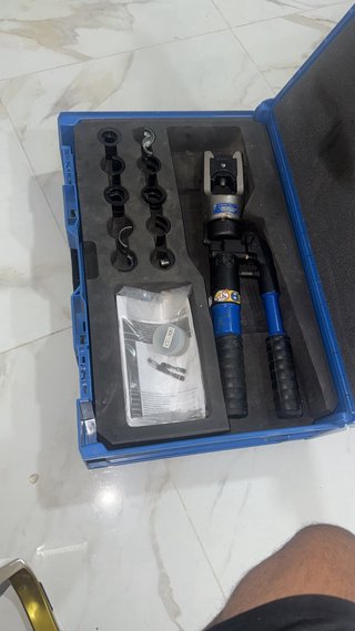 Prensa Hidráulica con Accesorios Cembre