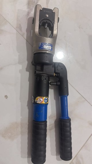 Prensa Hidráulica con Accesorios Cembre