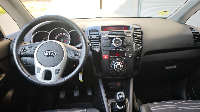 Kia Venga 1.6 CRDi VGT Emotion 2011, foto 13