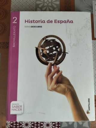 Libros de texto de 2 de bachiller con su cuaderno