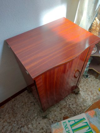 Máquina de coser Alfa con mueble
