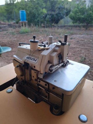 Máquina de coser industrial Siruba 757