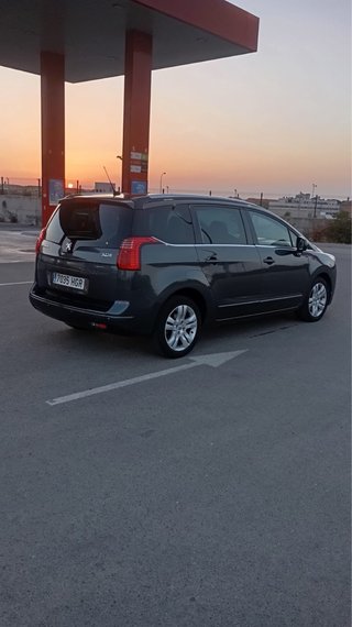 Peugeot 5008 2012