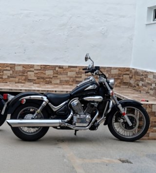 Suzuki Intruder 250cc Negra