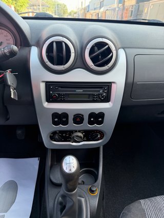 Dacia Sandero PEGATINA C SOLO 165.000 km 58€/MES