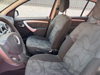 Dacia Sandero PEGATINA C SOLO 165.000 km 58€/MES