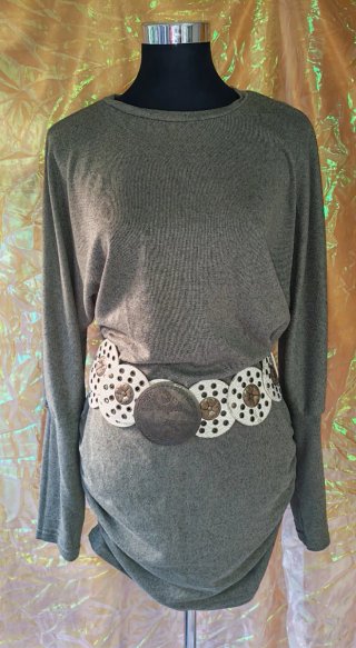 Look de moda:Vestido,cinturón, bolso y sandalias.