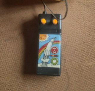 Robot Juguete Vintage Dorado con Mando