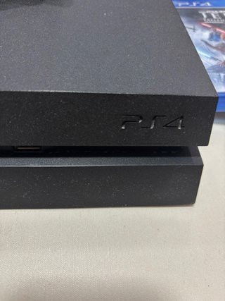 PS4 + Mando Rosa + 3 Juegos