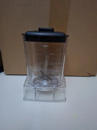 Batidora de vaso con accesorios.