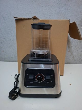 Batidora de vaso con accesorios.
