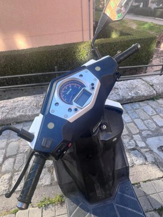 Daelim Scooter Blanca para Piezas