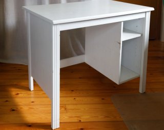 Escritorio blanco de madera