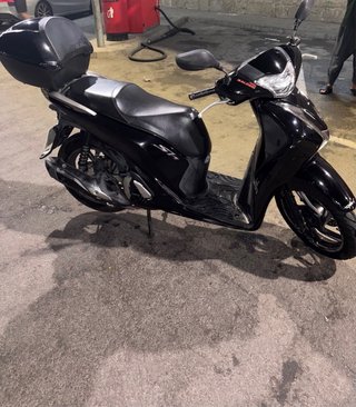 Honda SH 125 Scooter Negra