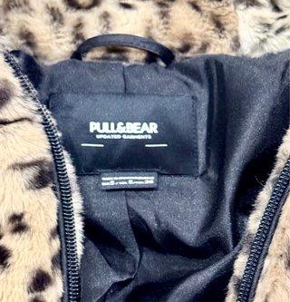 Cazadora mujer Pull&Bear animal print talla S