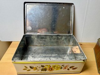Caja Metálica Vintage Flores