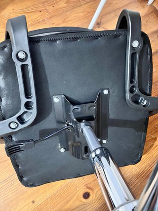 Silla de oficina ergonómica negra