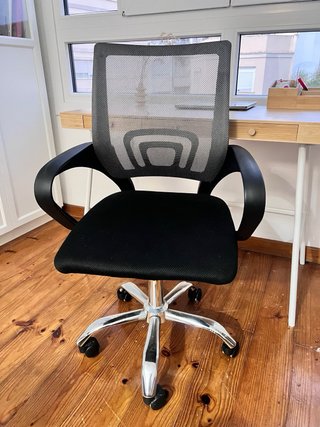 Silla de oficina ergonómica negra