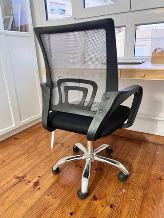 Silla de oficina ergonómica negra