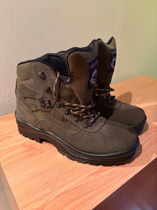 Botas de montaña impermeables